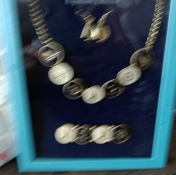 Bella Perlina Expression Set. NIB - Picture 3 of 3